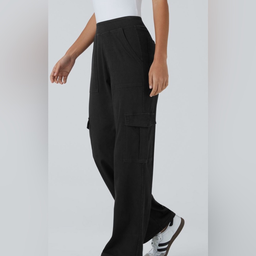 Halara Mid Rise Straight Leg Stretchy Denim Casual Cargo Pants. Size XS PETITE